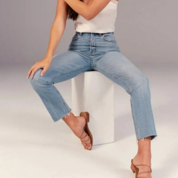 ABERCROMBIE & FITCH Curve Love Ankle Straight Ultra High Rise Jeans - Picture 3 of 10